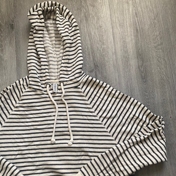 Striped Cropped Hoodie - Picture 3 of 3